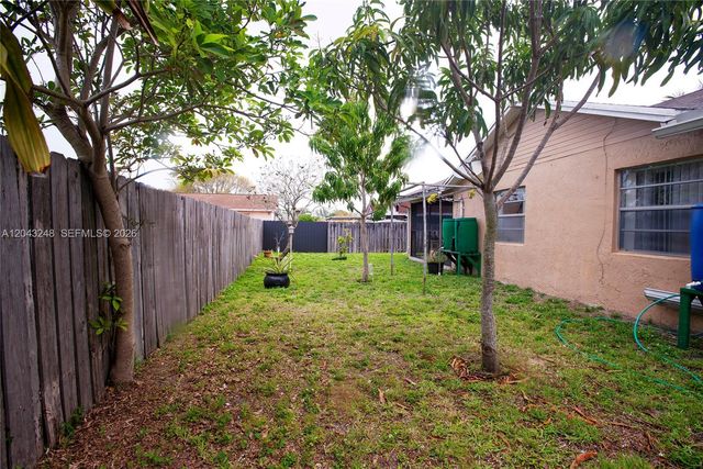 5889 NW 198th Ter, Hialeah, FL 33015