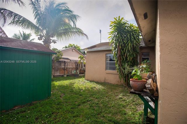 5889 NW 198th Ter, Hialeah, FL 33015