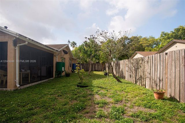 5889 NW 198th Ter, Hialeah, FL 33015