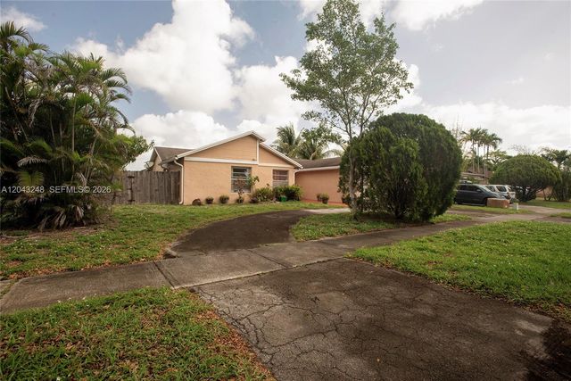 5889 NW 198th Ter, Hialeah, FL 33015