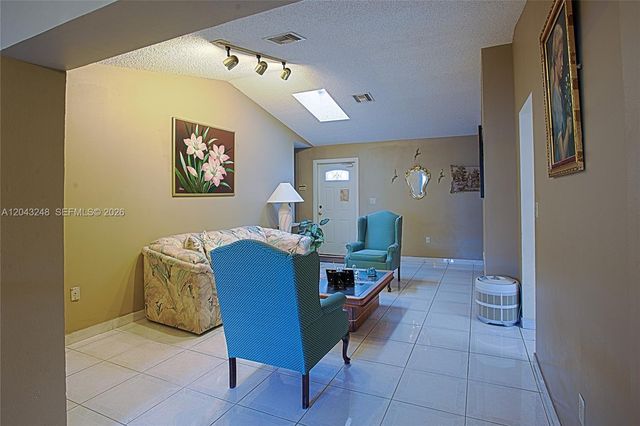 5889 NW 198th Ter, Hialeah, FL 33015