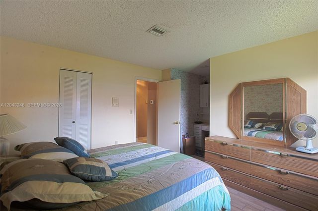 5889 NW 198th Ter, Hialeah, FL 33015