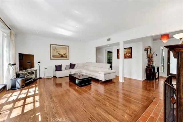 3398 Floyd, Los Angeles, CA 90068