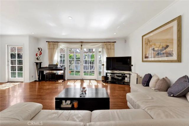 3398 Floyd, Los Angeles, CA 90068