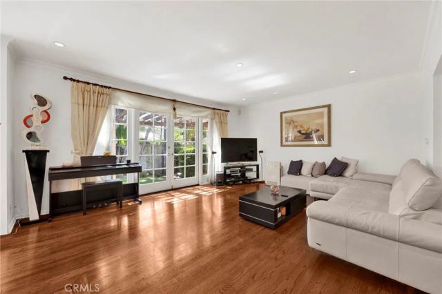 3398 Floyd, Los Angeles, CA 90068