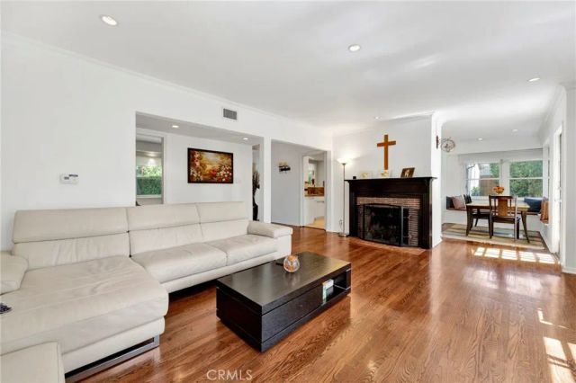 3398 Floyd, Los Angeles, CA 90068