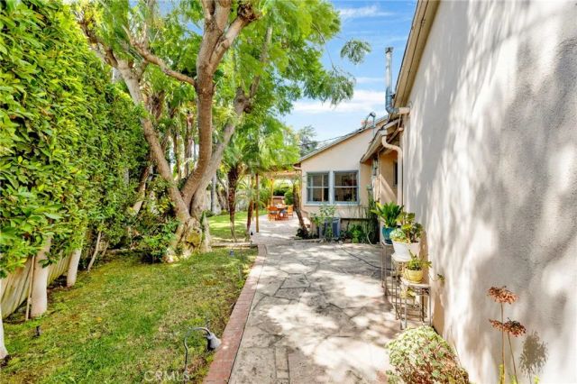 3398 Floyd, Los Angeles, CA 90068