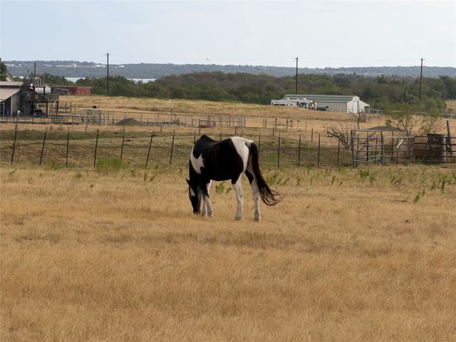 1690 Lawlis Lane, Sanger, TX 76266