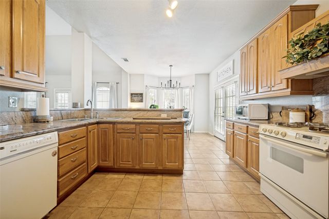 1690 Lawlis Lane, Sanger, TX 76266