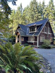 5261 Rose Avenue NE, Bainbridge Island, WA 98110