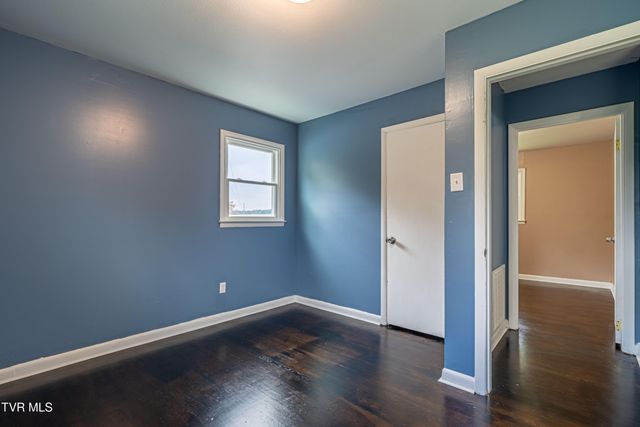 250 Crescent Drive, Bristol, VA 24201