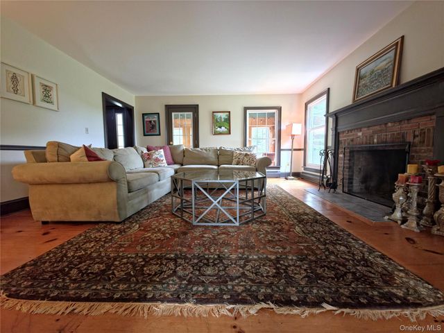 143 Starbarrack Road, Red Hook, NY 12571
