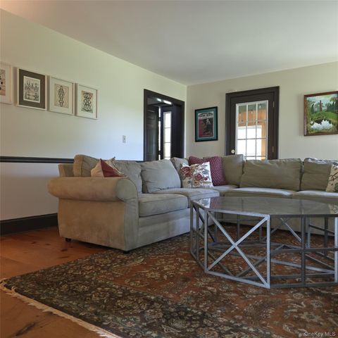 143 Starbarrack Road, Red Hook, NY 12571