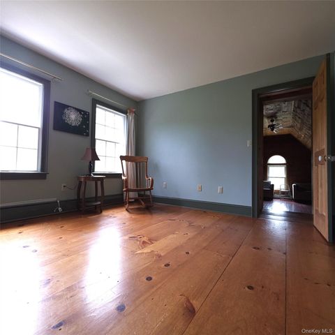 143 Starbarrack Road, Red Hook, NY 12571