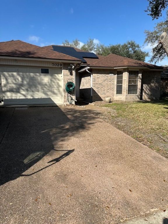 7029 Smokewood Dr, Corpus Christi, TX 78413