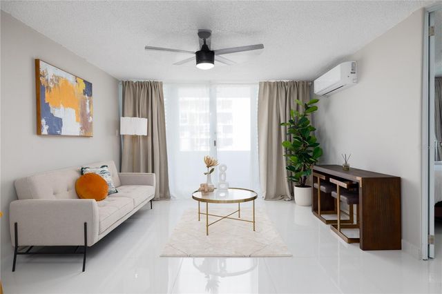 4123 AVE ISLA VERDE, Carolina, PR 00979