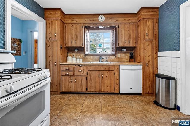 68 Ilford Avenue, North Arlington, NJ 07031