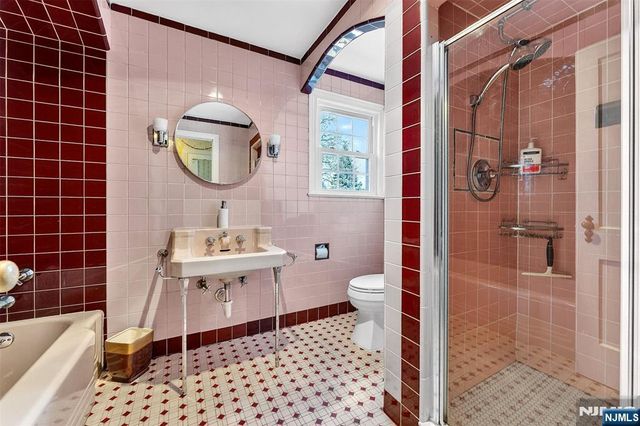 68 Ilford Avenue, North Arlington, NJ 07031