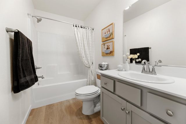 30611 Marigold Road, Visalia, CA 93291