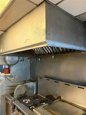 4700 NW 7th St unit 12-13, Miami, FL 33126