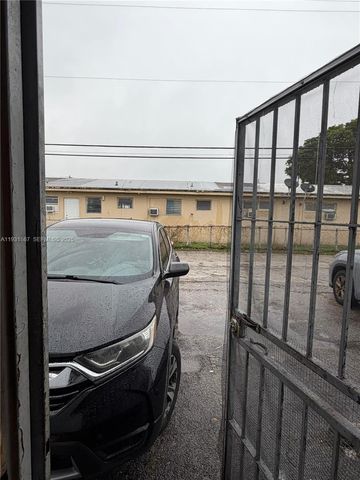 4700 NW 7th St unit 12-13, Miami, FL 33126