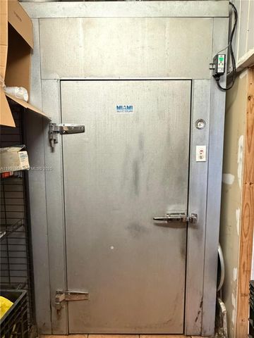 4700 NW 7th St unit 12-13, Miami, FL 33126