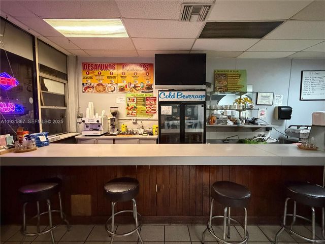 4700 NW 7th St unit 12-13, Miami, FL 33126