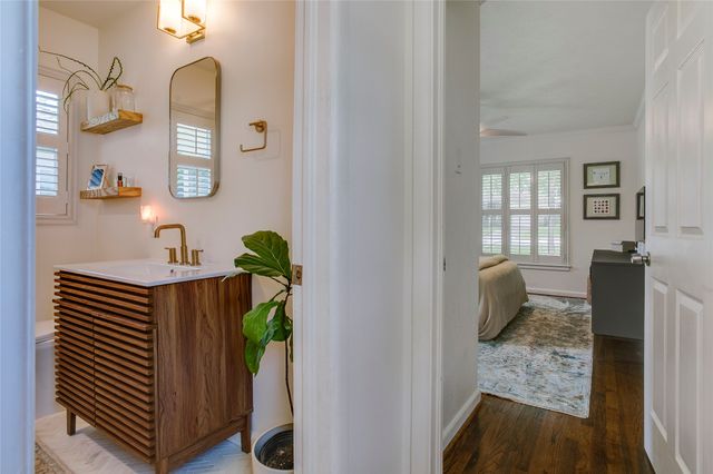 2627 W 10th Street, Dallas, TX 75211