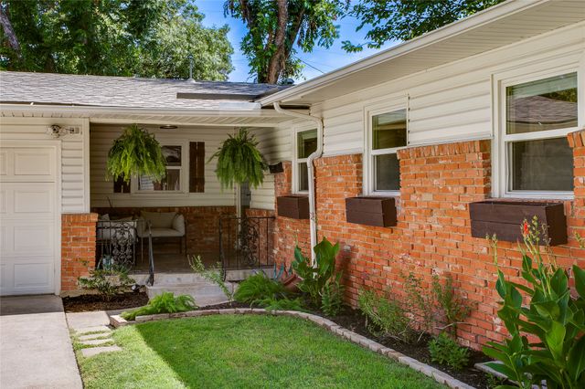 2627 W 10th Street, Dallas, TX 75211