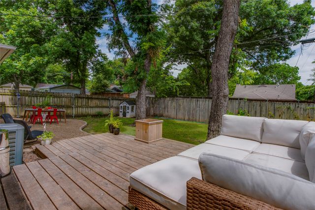 2627 W 10th Street, Dallas, TX 75211