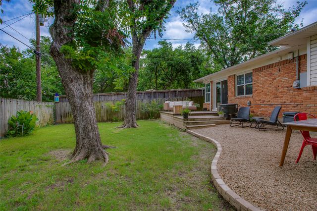 2627 W 10th Street, Dallas, TX 75211