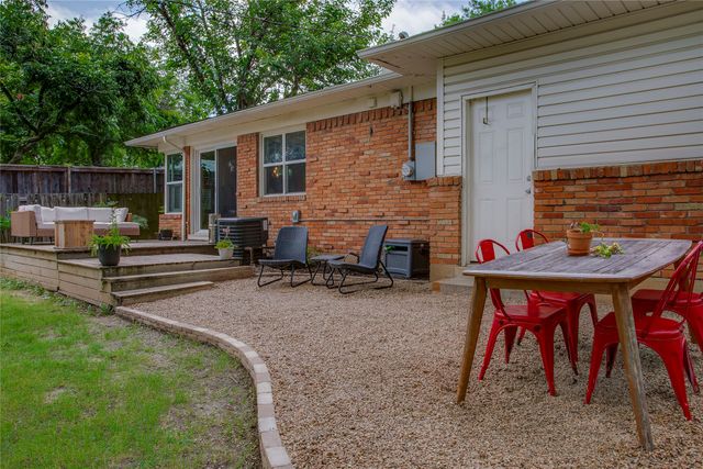 2627 W 10th Street, Dallas, TX 75211