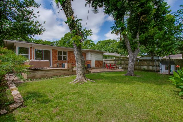2627 W 10th Street, Dallas, TX 75211
