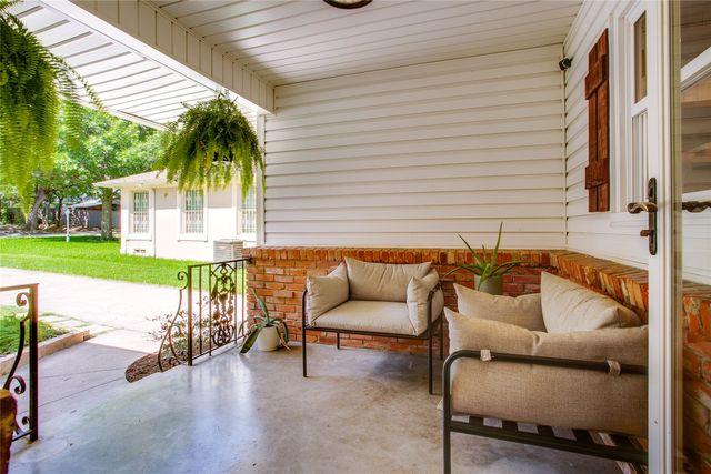 2627 W 10th Street, Dallas, TX 75211