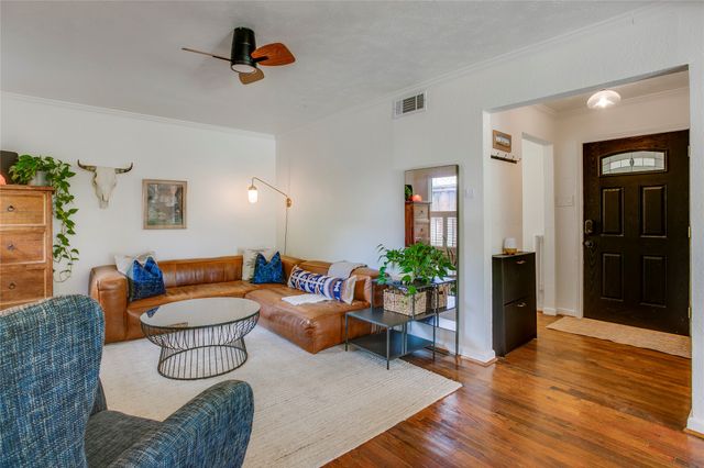 2627 W 10th Street, Dallas, TX 75211