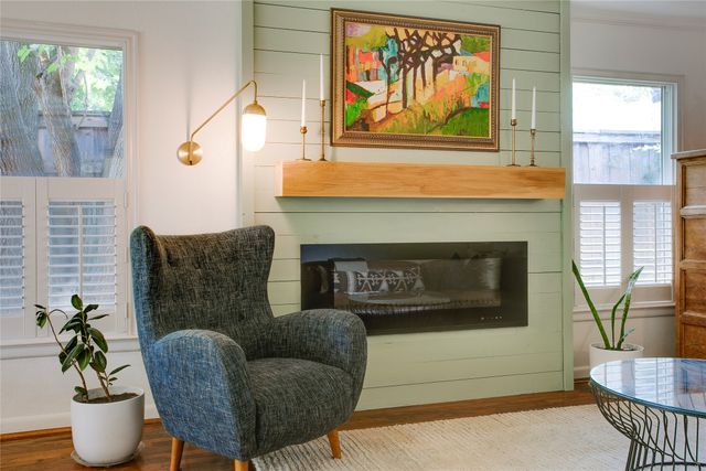 2627 W 10th Street, Dallas, TX 75211