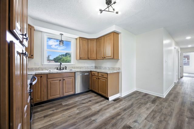 404 Lisle Dr, Clarksville, TN 37042
