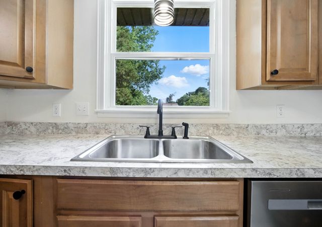 404 Lisle Dr, Clarksville, TN 37042