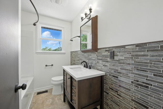 404 Lisle Dr, Clarksville, TN 37042