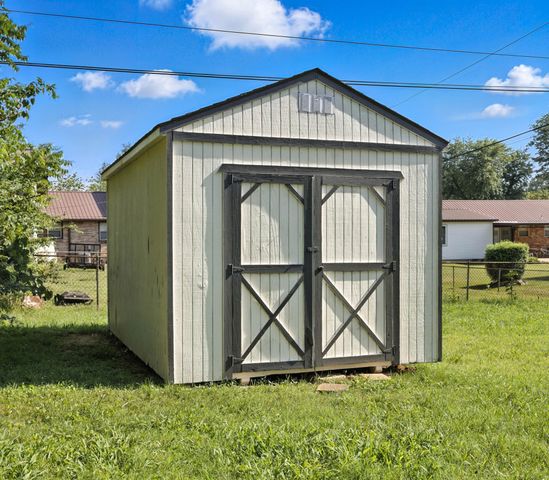 404 Lisle Dr, Clarksville, TN 37042
