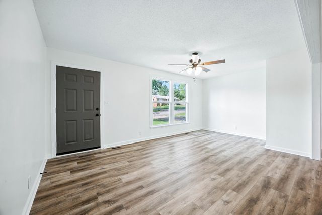 404 Lisle Dr, Clarksville, TN 37042