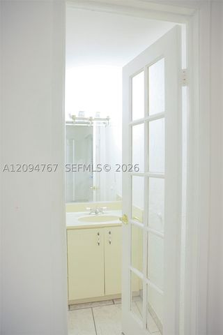 445 W Park Dr 102-4, Miami, FL 33172