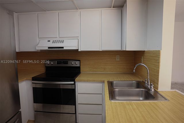 445 W Park Dr 102-4, Miami, FL 33172