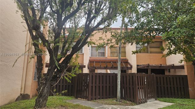 445 W Park Dr 102-4, Miami, FL 33172