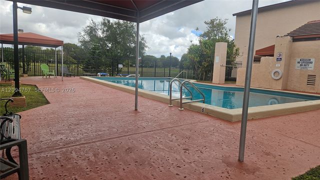 445 W Park Dr 102-4, Miami, FL 33172