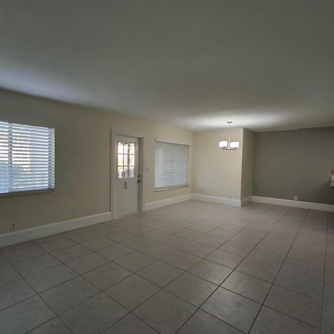 115 Lake Pine Circle D1, Greenacres, FL 33463