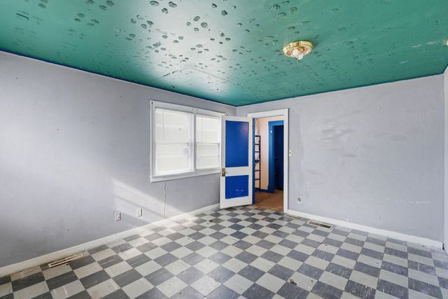 1351 N Wellington Pl, Wichita, KS 67203