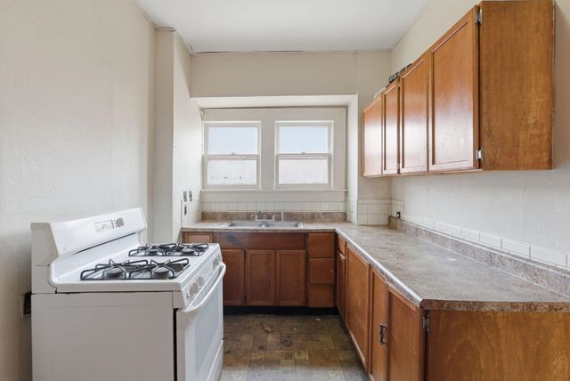 1351 N Wellington Pl, Wichita, KS 67203