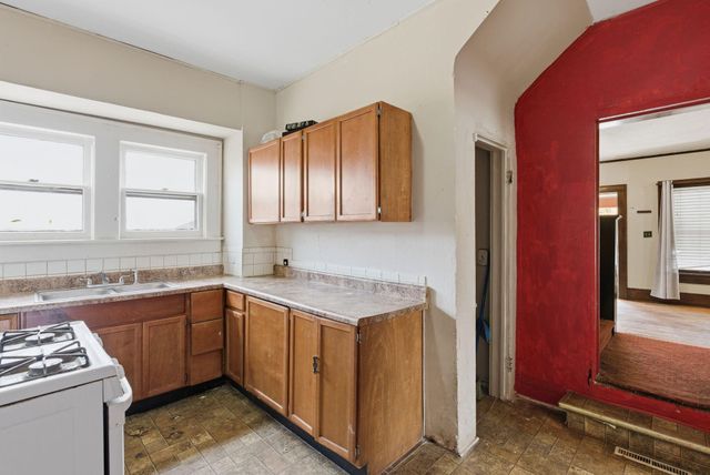 1351 N Wellington Pl, Wichita, KS 67203