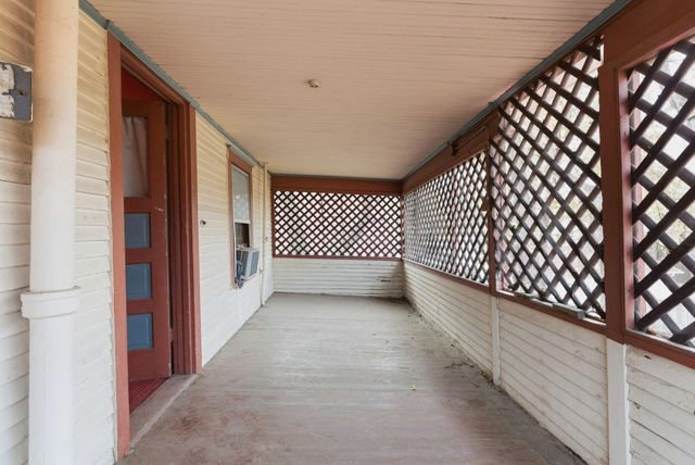 1351 N Wellington Pl, Wichita, KS 67203